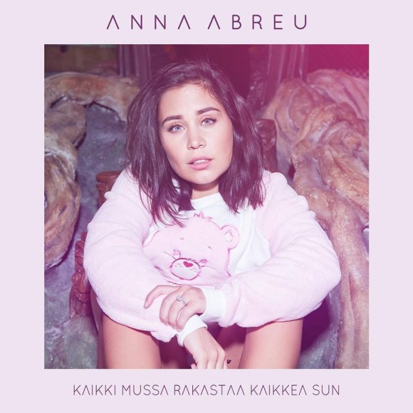 SONG: Anna Abreu – ‘Kaikki Mussa Rakastaa Kaikkea Sun’