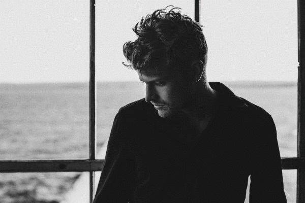 SONG: Sandro Cavazza – ‘Don’t Hold Me’