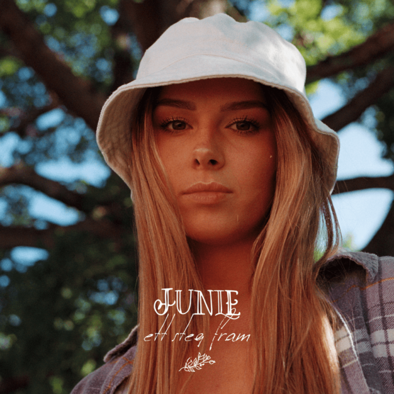 INTRODUCING: Junie – ‘Ett Steg Fram’